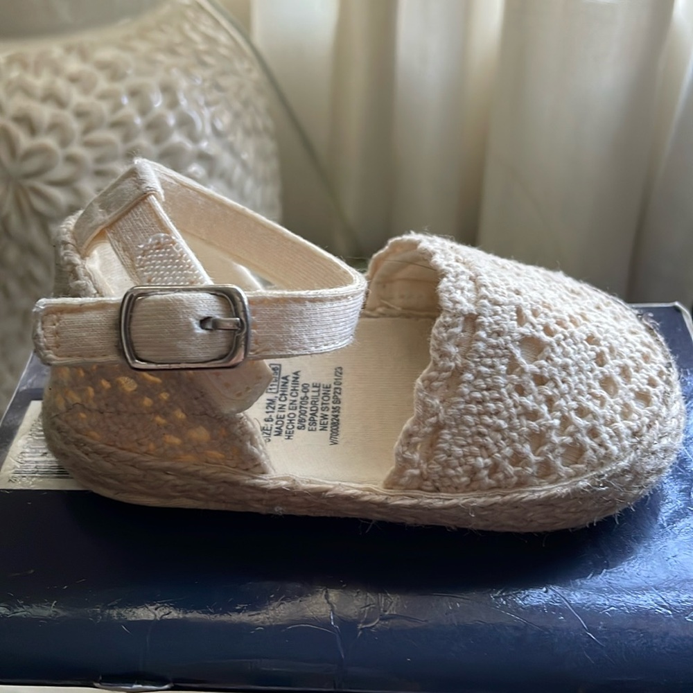 Gap- Baby Gap beige baby girl crochet espadrilles sandals. Size 6-12 months.